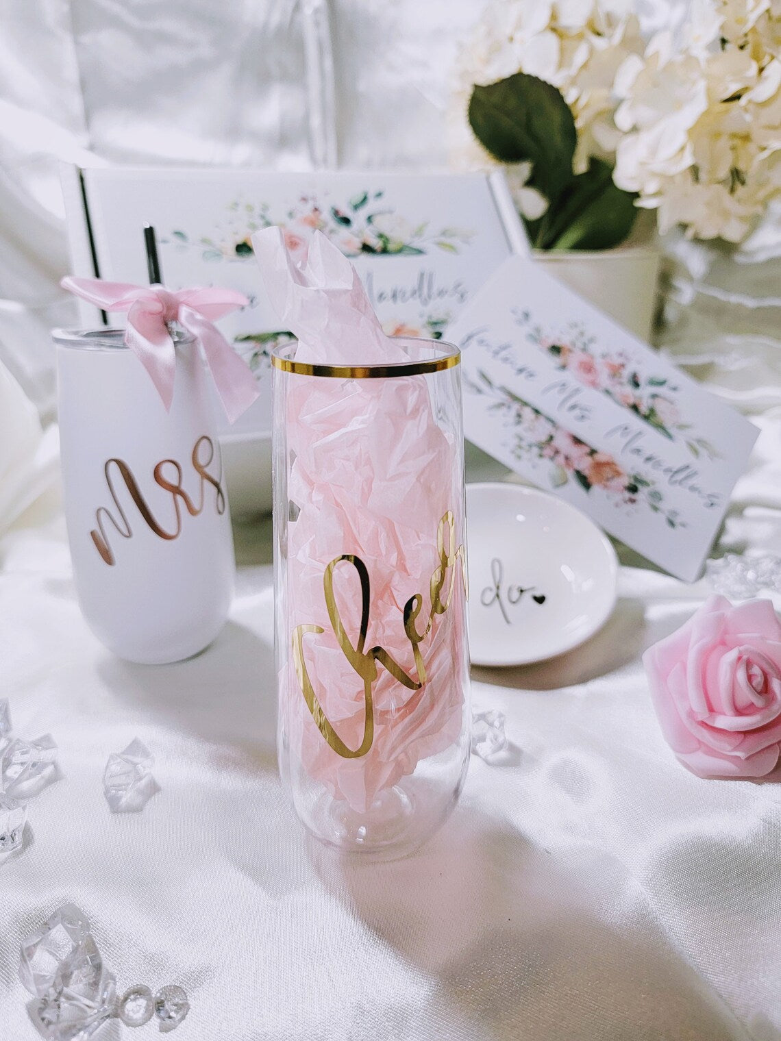 Elegant Engagement Gift Box: Celebrate Her Engagement with the Ultimate Bride-to-Be Gift Box! - Perfect for Bridal Showers! BGBU30-01