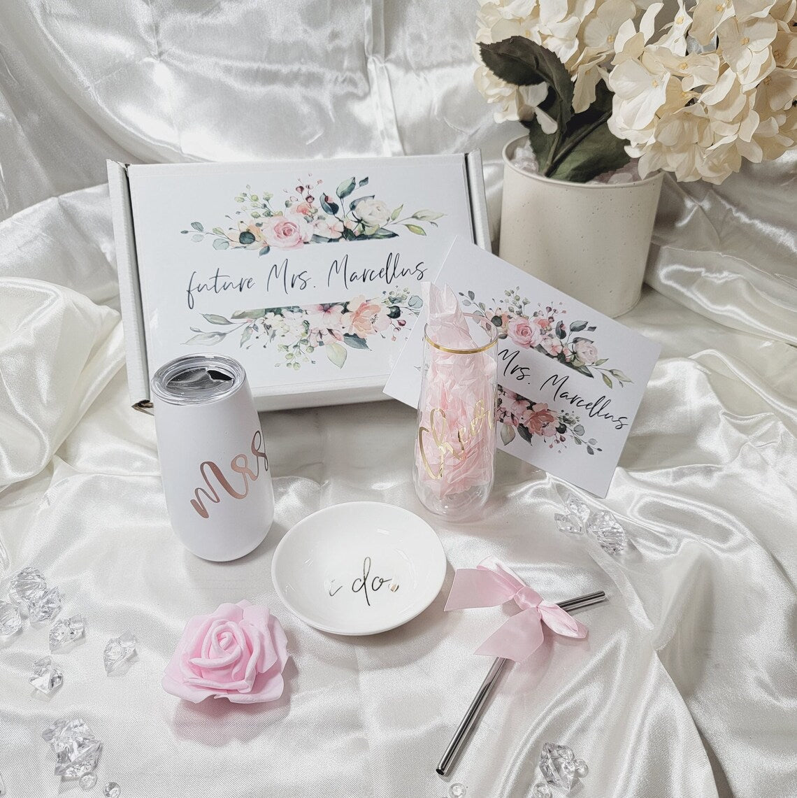 Elegant Engagement Gift Box: Celebrate Her Engagement with the Ultimate Bride-to-Be Gift Box! - Perfect for Bridal Showers! BGBU30-01