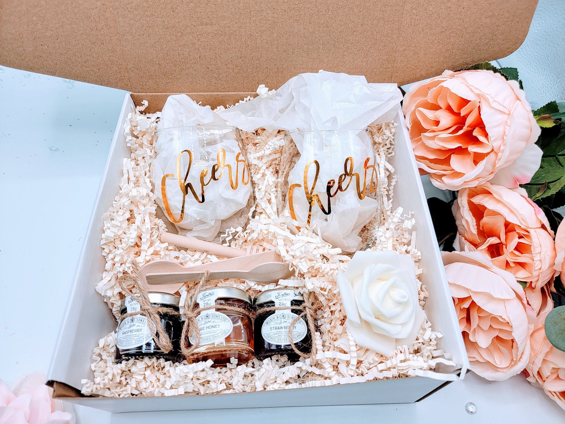 Personalized Housewarming Gift Box – The Perfect New Home Gift for Friends, Clients & Loved Ones. Celebrate Their New Space Today!- HWGB04