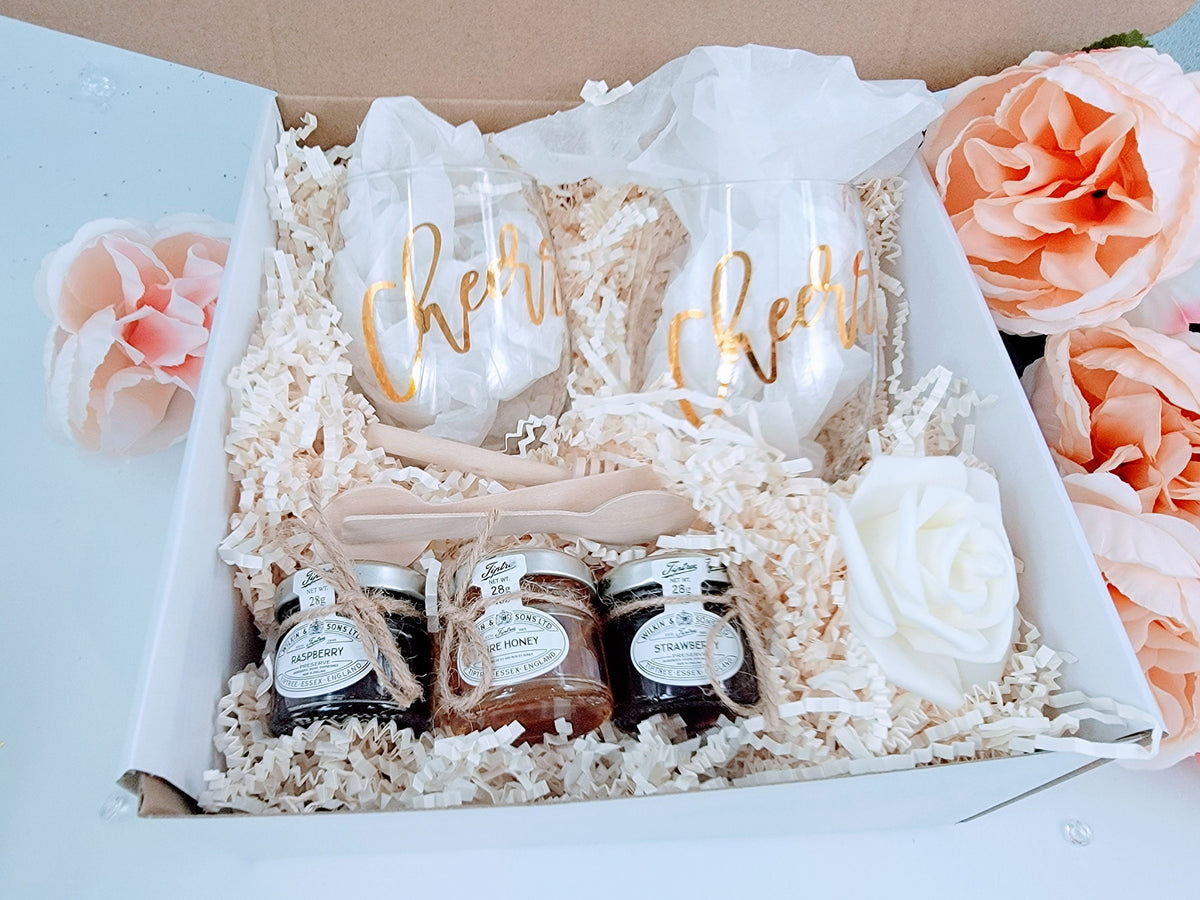 Personalized Housewarming Gift Box – The Perfect New Home Gift for Friends, Clients & Loved Ones. Celebrate Their New Space Today!- HWGB04