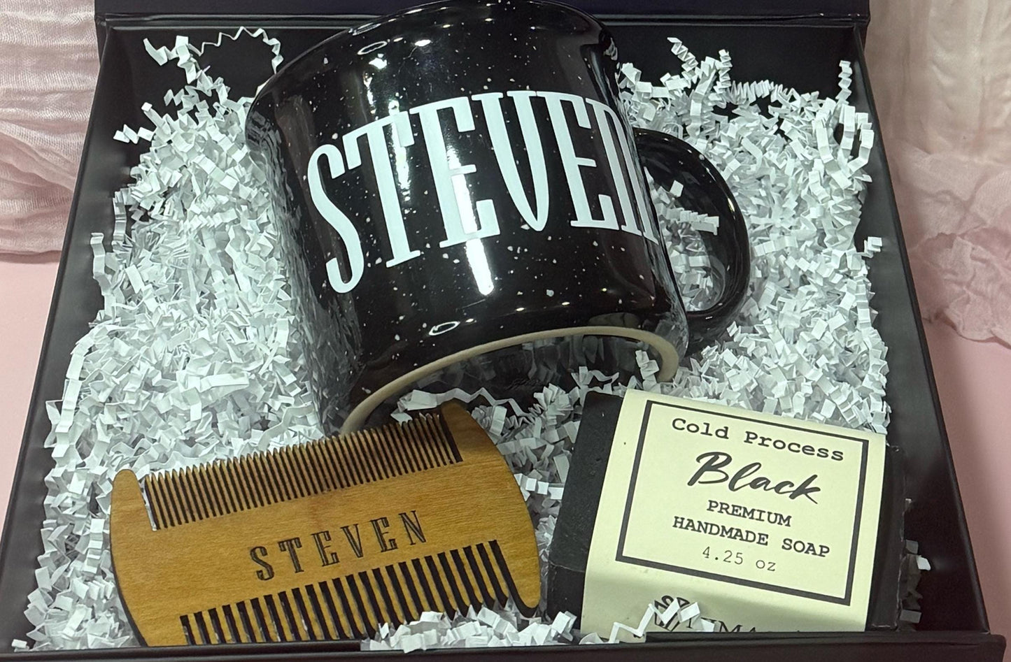 Personalized men’s gift box featuring a custom black mug with bold white “Steven,” premium handmade cold process soap, and an engraved wooden beard comb. Minimalist, modern, and ready to wow, this gift box is perfect for birthdays, Father’s Day, Christmas, anniversaries, or Valentine’s Day. A chic and stylish choice for women looking for the ultimate boyfriend gift, husband gift, or dad gift – classy packaging meets personal touch for a memorable surprise.