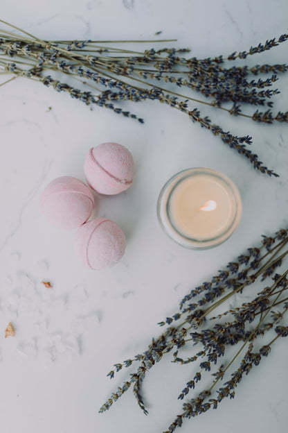 Personalized self-care spa gift box for women, featuring bath essentials, relaxation products, and a customizable label.