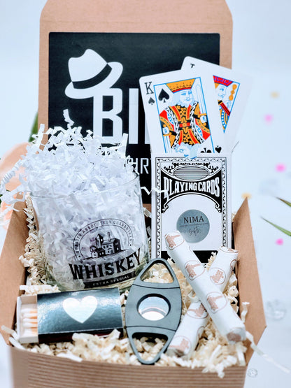 Personalized groomsmen proposal gift box with "Will You Be My Groomsman" message, includes gift items for wedding party proposal.